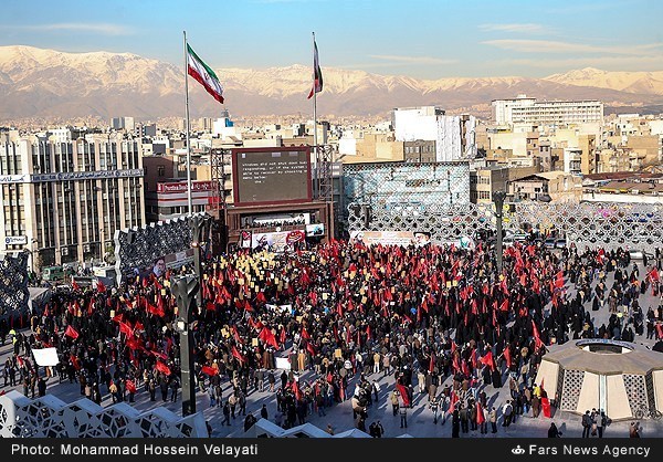 بالصور.. تظاهرات طلابية بوسط طهران الاثنين احتجاجا على جريمة اعدام الشيخ النمر