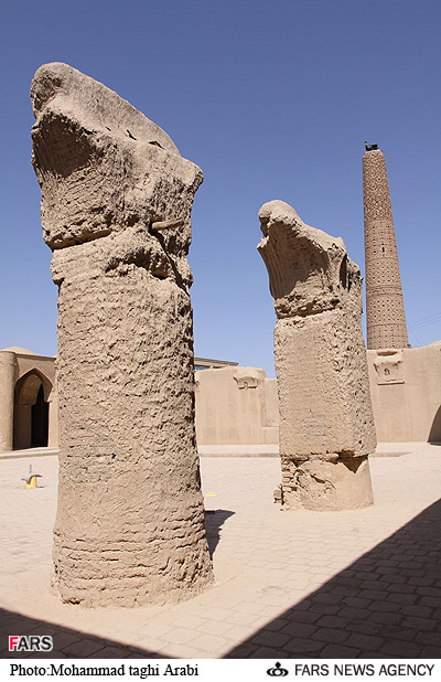 مسجد تاريخانه دامغان