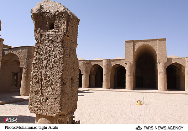 مسجد تاريخانه دامغان