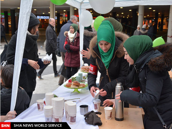 تلاش جوانان شیعه برای شناساندن امام حسین (علیه السلام) به اروپا+تصاویر