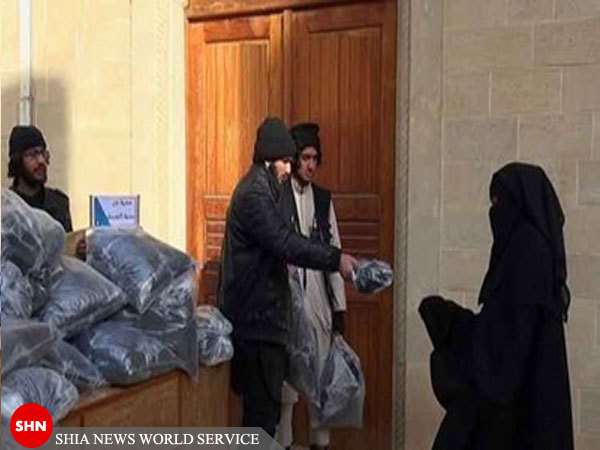 داعش؛از تمام کردن کمک‌های جهانی به اسم خود تا توزیع نقاب در میان زنان+تصاویر