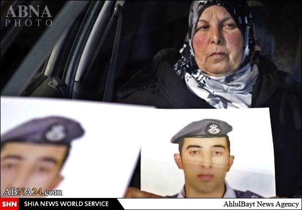 تصاویر ناراحت کننده از زنده سوزاندن خلبان اردنی بدست داعش