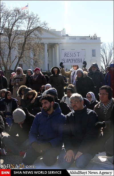 نماز مسلمانان مقابل کاخ سفید اوباما را به واکنش واداشت + تصاویر