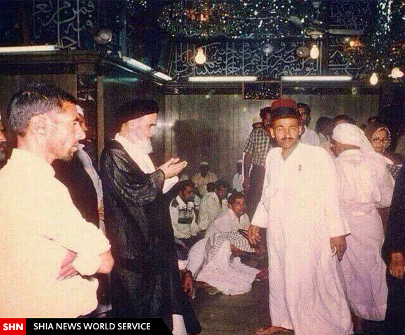 تصویری استثنایی از امام خمینی درحرم امیرالمؤمنین