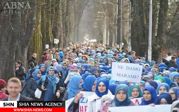 تظاهرات در بوسنی بخاطر ممنوعیت حجاب + تصاویر