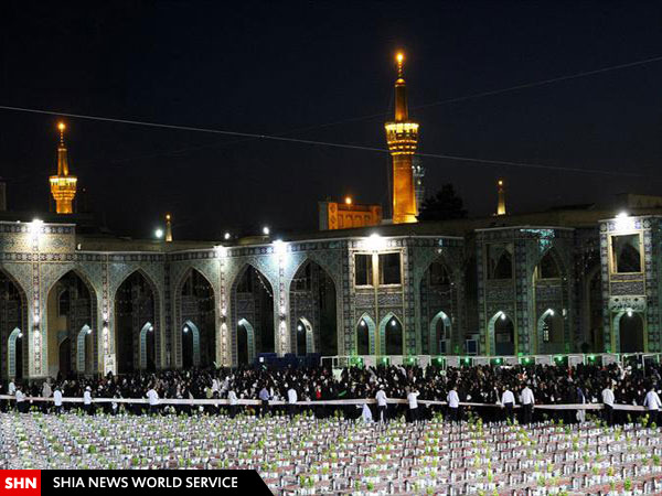 تصاویر بزرگترین سفره افطاری جهان اسلام در حرم رضوی