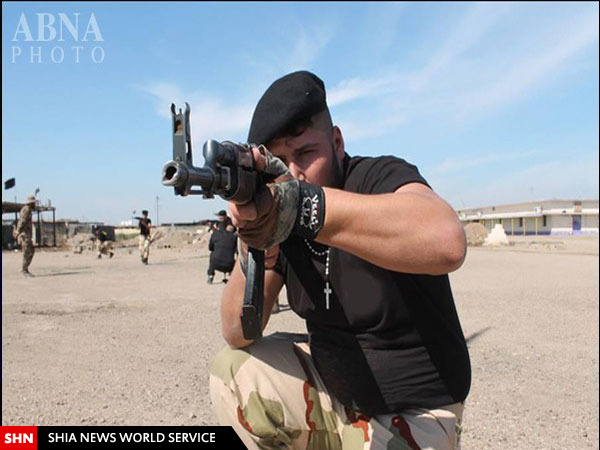 مسیحیان عراق زیر نظر گروههای شیعی برای جنگ با داعش آموزش می بینند + تصاویر