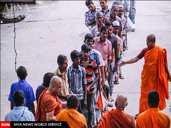 صومعه بودایی مسلمانان فقیر را افطار می‌دهد + تصاویر