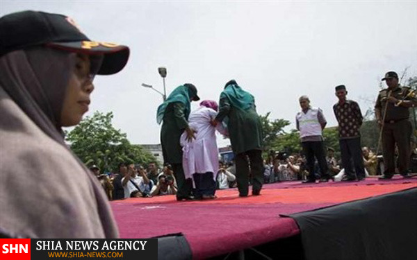 تصاویر  اجرای حد زنا بر متهمان زن اندونزی