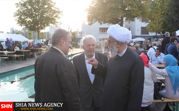 استقبال گسترده غیرمسلمانان از مراسم روز درهای باز مسجد امام علی(ع) + تصاویر