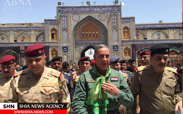 تصاویر شال سبز حرم امام کاظم(ع) به گردن وزیر دفاع عراق