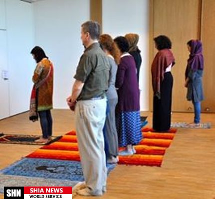 اقامه نماز جمعه به امات یک زن در سوئیس + تصاویر