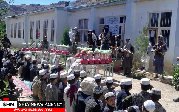 طالبان در افغانستان غذای رایگان توزیع می‌کند!
