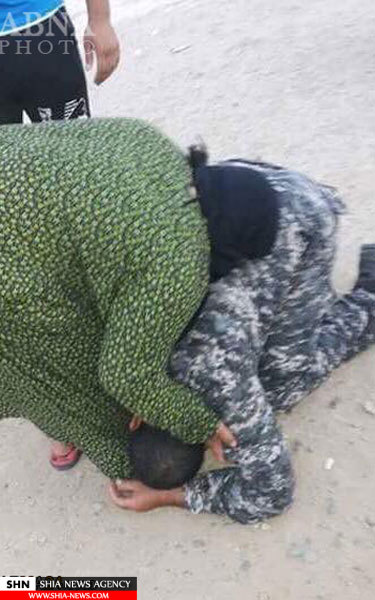 پلیس عراقی مادرش را از دست داعش نجات داد+ تصاویر