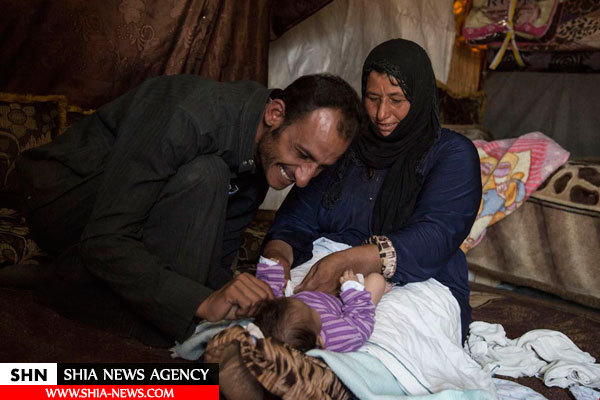 چهره خسته پدران پناهجو از لنز دوربین عکاسان