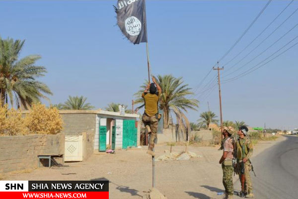 تصویر پرچم داعش پایین کشیده شد
