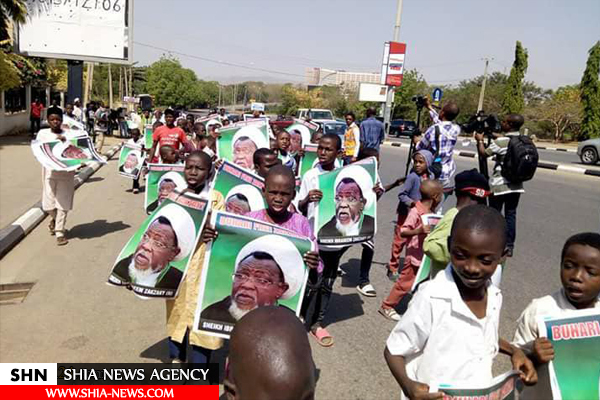 راهپیمایی دانش آموزان شیعه نیجریه در اعلام همبستگی با شیخ زکزکی