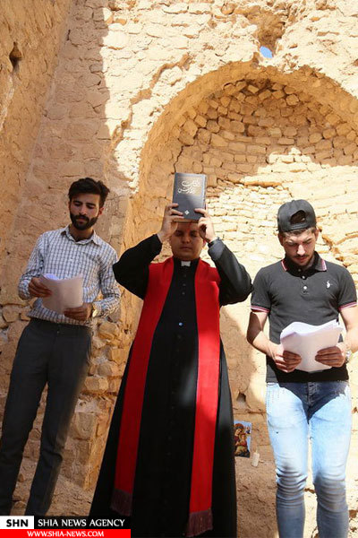مسیحیان بغداد حرم امام حسین(ع) را زیارت کردند+ تصاویر