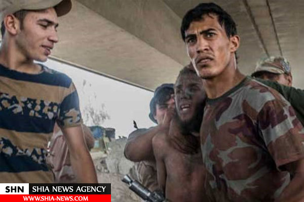 تصاویر دستگیری خفت بار تروریست‌های داعش