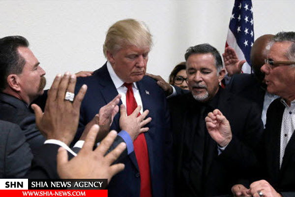دعا خواندن ترامپ در کاخ سفید + تصویر