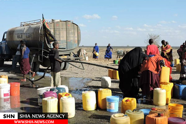 توزیع آب آشامیدنی در روستاهای تانزانیا از سوی سازمان شیعی + تصاویر