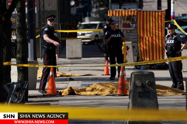 تصاویری از حمله خودرویی شب گذشته در تورنتو کانادا