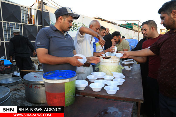 توزیع روزانه بیش از ۱۵هزار بسته افطاری در حرم امامین عسکریین (ع)+ تصاویر