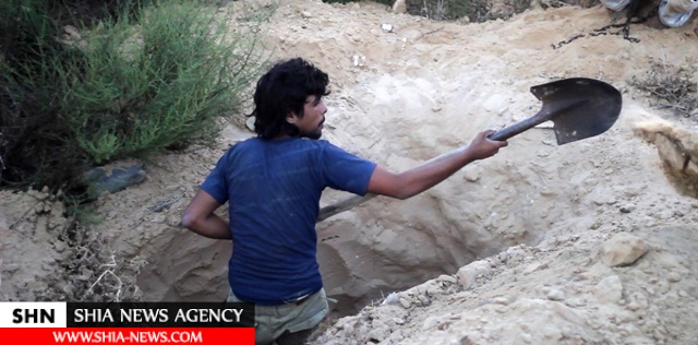 داعش دو مرد مصری را سر برید + تصویر
