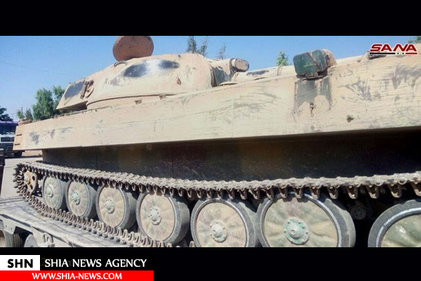 تحویل تانک و زره‌پوش از سوی افراد مسلح به ارتش سوریه + تصویر