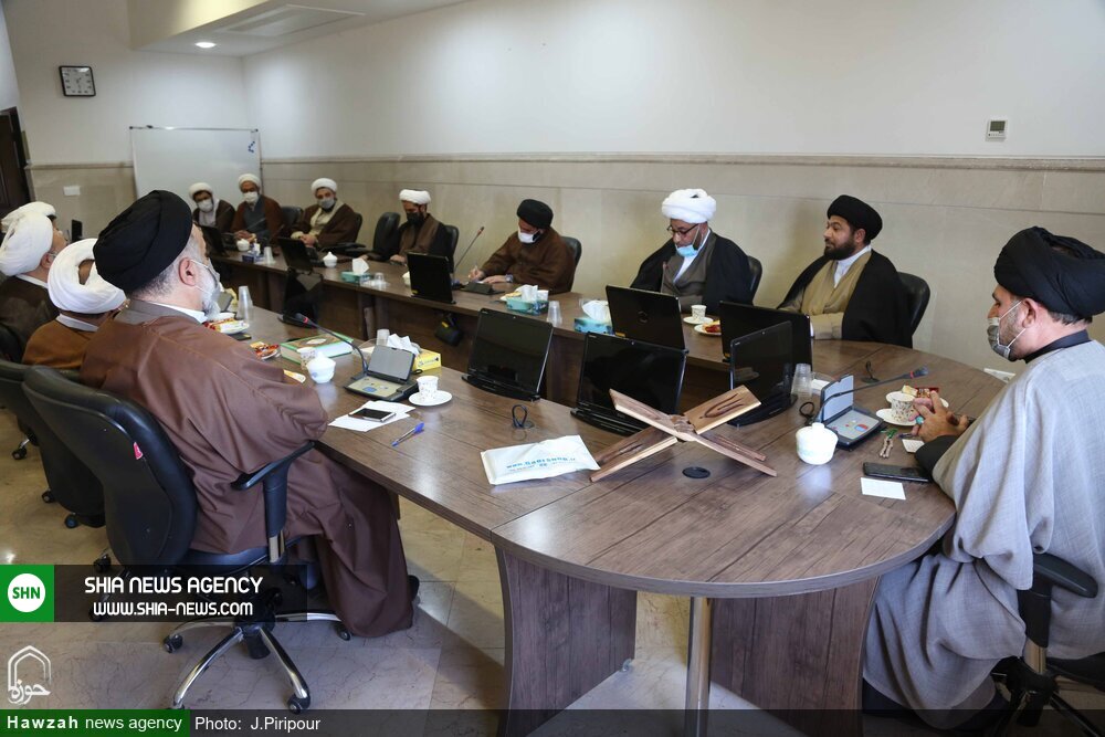 تصاویر/ نشست جمعی از مدیران حوزه علمیه قم با اساتید حوزه علمیه نجف اشرف