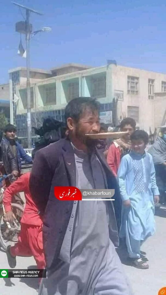 تصویر/ طالبان در دهان روزه‌خوار بشقاب گذاشتند!