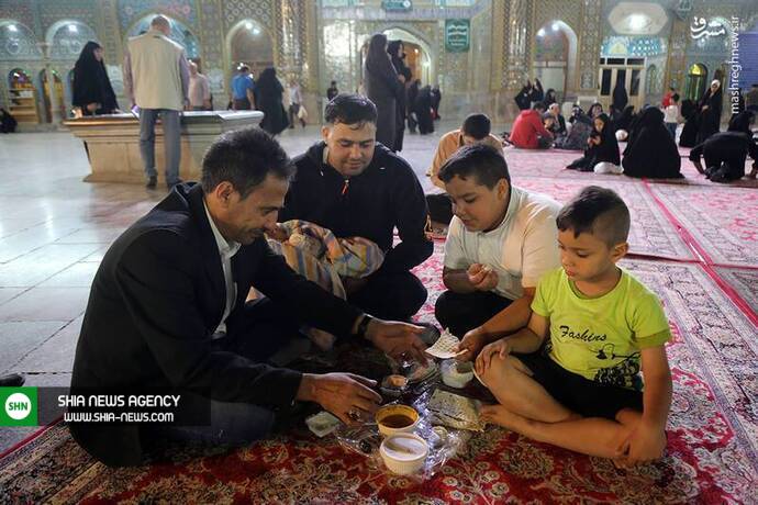 تصاویر/ افطار خانوادگی در حرم حضرت معصومه(س)