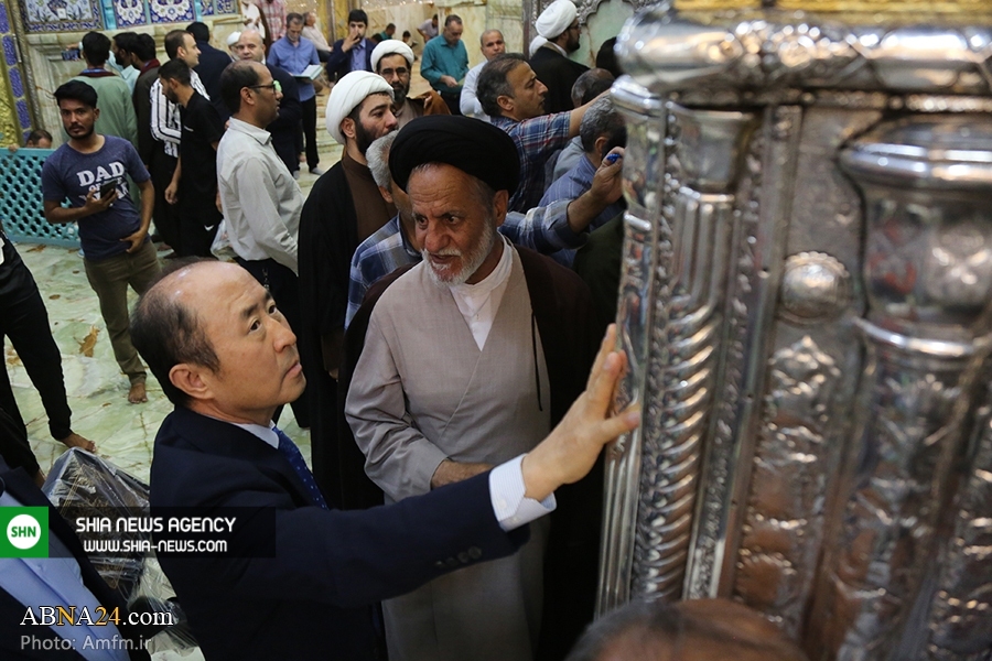 تصاویر/ حضور سفیر کره جنوبی در حرم حضرت معصومه (س)