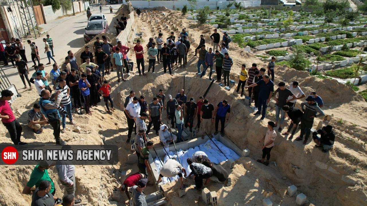 تصاویر/ دفن فلسطینی‌ها در گور دسته جمعی