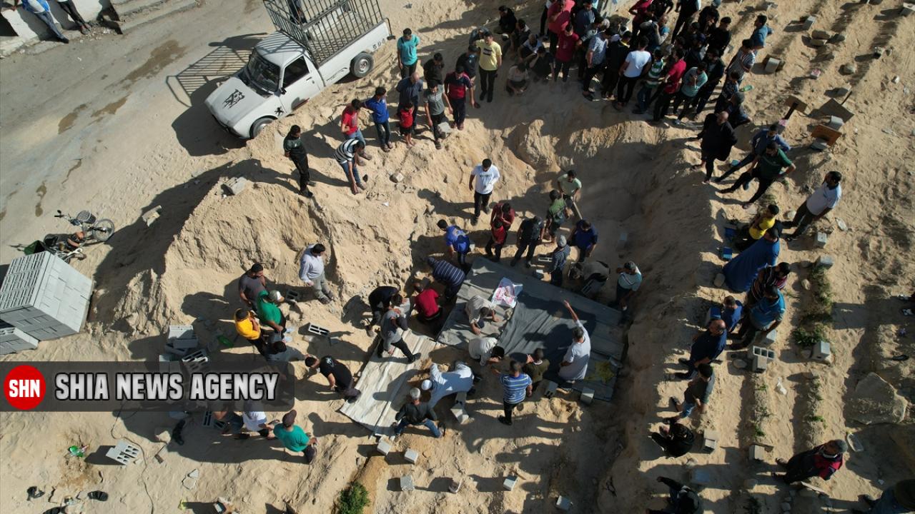تصاویر/ دفن فلسطینی‌ها در گور دسته جمعی