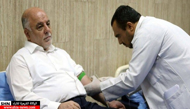 بالصور/ العبادي يتبرع بالدم لضحايا التفجير الارهابي بالكرادة