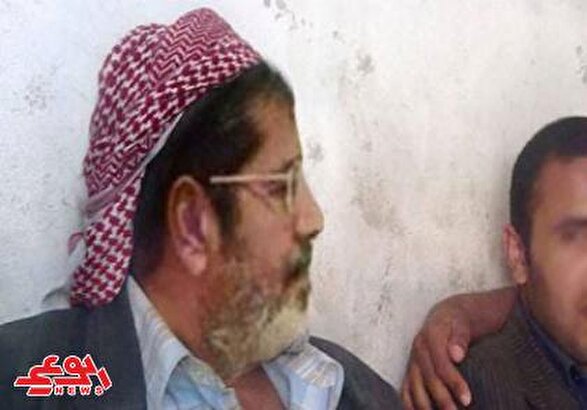 صورة ليمني يشبه الرئيس المعزول محمد مرسي