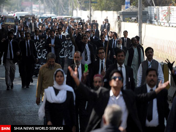 پرچمفرانسه درآتشخشم مسلمانان+تصاویر پرچمفرانسه درآتشخشم مسلمانان+تصاویر