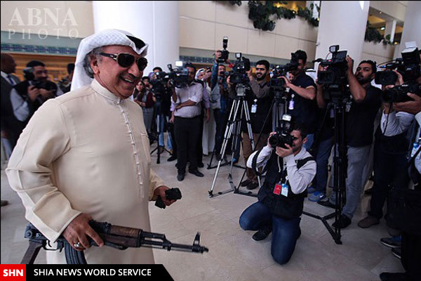 حضور نماینده شیعه کویت با اسلحه در پارلمان+عکس