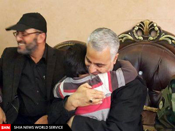 تصویر/ آغوش سردار سلیمانی به جای آغوش پدر