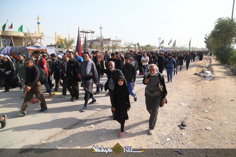 تصاویر/ پیاده روی زائران اربعین حسینی به سوی حرم امام حسین(علیه السلام) - جاده نجف به کربلا تصاویر/ پیاده روی زائران اربعین حسینی به سوی حرم امام حسین(علیه السلام) - جاده نجف به کربلا