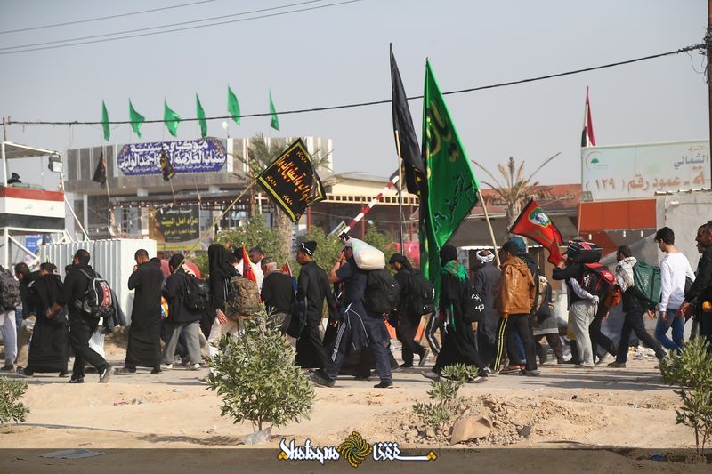 تصاویر/ پیاده روی زائران اربعین حسینی به سوی حرم امام حسین(علیه السلام) - جاده نجف به کربلا تصاویر/ پیاده روی زائران اربعین حسینی به سوی حرم امام حسین(علیه السلام) - جاده نجف به کربلا
