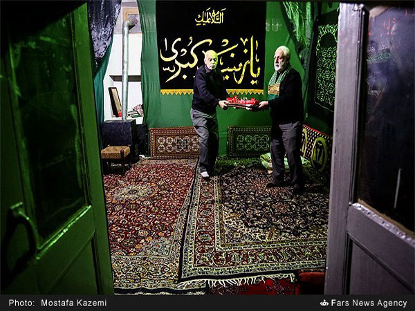 رونمایی از پرچم مطهر گنبد حضرت ابوالفضل (علیه السلام) رونمایی از پرچم مطهر گنبد حضرت ابوالفضل (علیه السلام)