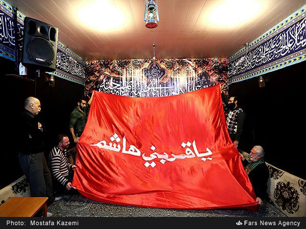 رونمایی از پرچم مطهر گنبد حضرت ابوالفضل (علیه السلام) رونمایی از پرچم مطهر گنبد حضرت ابوالفضل (علیه السلام)