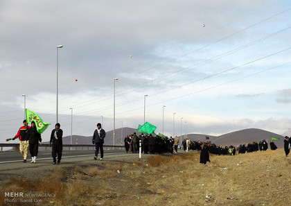 پیاده‌روی عزاداران و زائران امام رضا(ع)