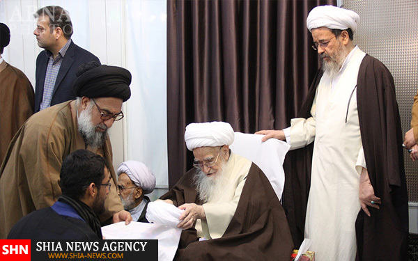 تصاویرمراسم عمامه گذاری طلاب توسط آیت الله صافی گلپایگانی تصاویرمراسم عمامه گذاری طلاب توسط آیت الله صافی گلپایگانی