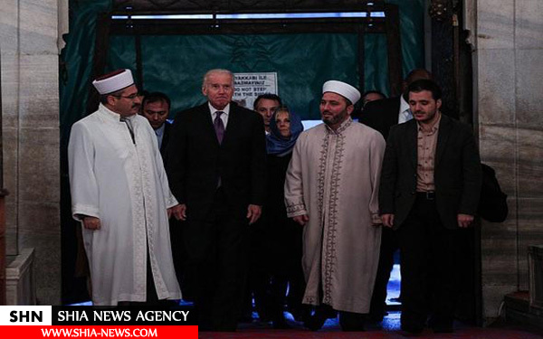 پای جو بایدن و همسرش به مسجد باز شد +تصاویر