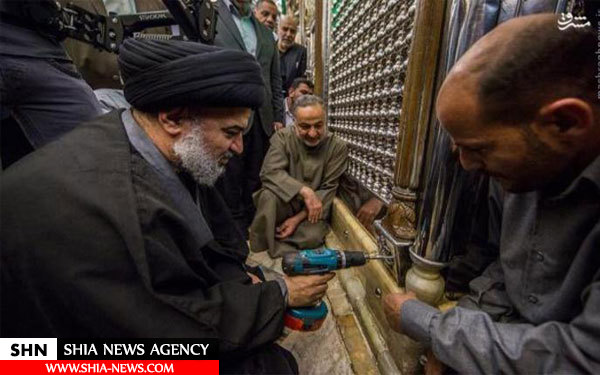 تصویر بازکردن ضریح قدیمی حضرت عباس(ع) تصویر بازکردن ضریح قدیمی حضرت عباس(ع)