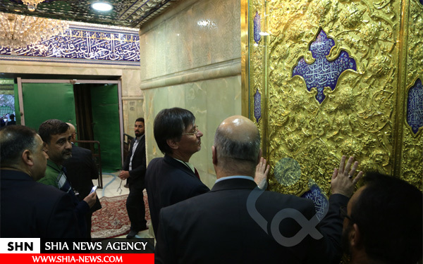 تشرف نماینده سازمان ملل در امور پناهندگان در حرم حسینی (ع) + تصاویر تشرف نماینده سازمان ملل در امور پناهندگان در حرم حسینی (ع) + تصاویر