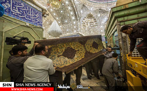 تصاویر کم نظیر از مراحل تغییر ضریح مطهر حضرت عباس (ع) تصاویر کم نظیر از مراحل تغییر ضریح مطهر حضرت عباس (ع)